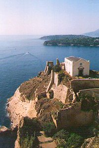 Punta dei Monaci con la chiesa di Santa Margherita Nuova