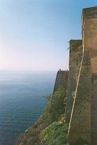 Bastioni del Palazzo verso il mare